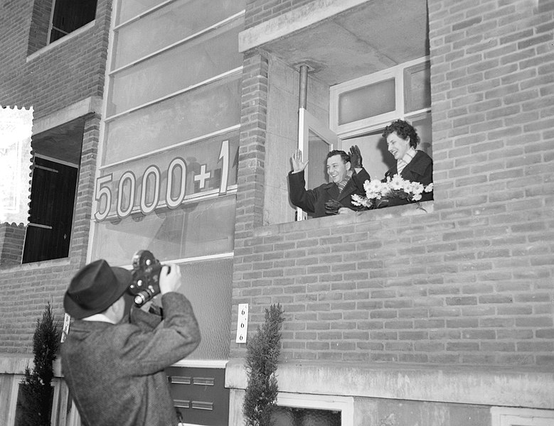 File:5000ste woning na oorlog te Leeuwarden gereed gekomen, Bestanddeelnr 910-8448.jpg