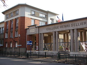 Façade du collège Henri-Sellier.