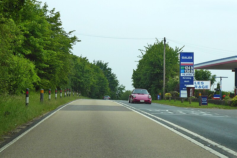 File:A340 Aldermaston Road - geograph.org.uk - 6190261.jpg