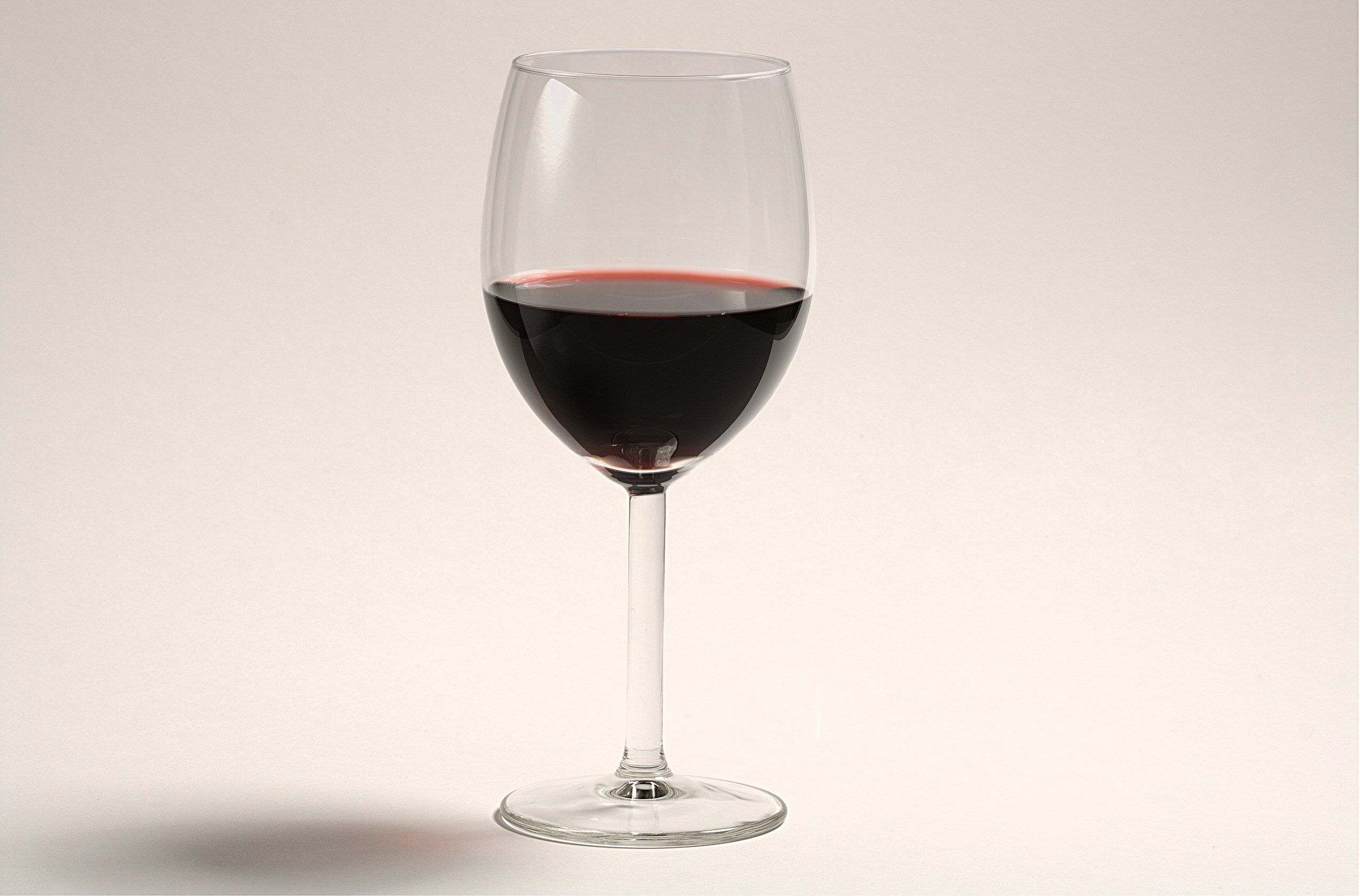 File:A glass of red wine.jpg - Wikimedia Commons