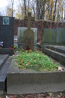 Grób Adama Skwarczyńskiego na warszawskim cmentarzu Powązkowskim