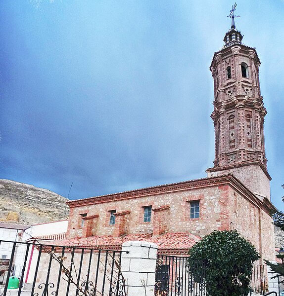File:Alpeñés - Iglesia de San Andrés Apostol.jpg