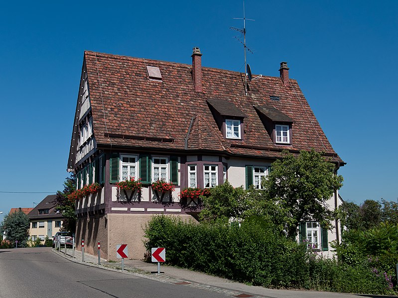 File:Altes Rathaus Stuttgart Heumaden side 2011 01.jpg