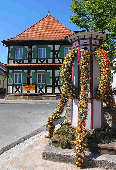 File:Amlingstadt Osterbrunnen.JPG