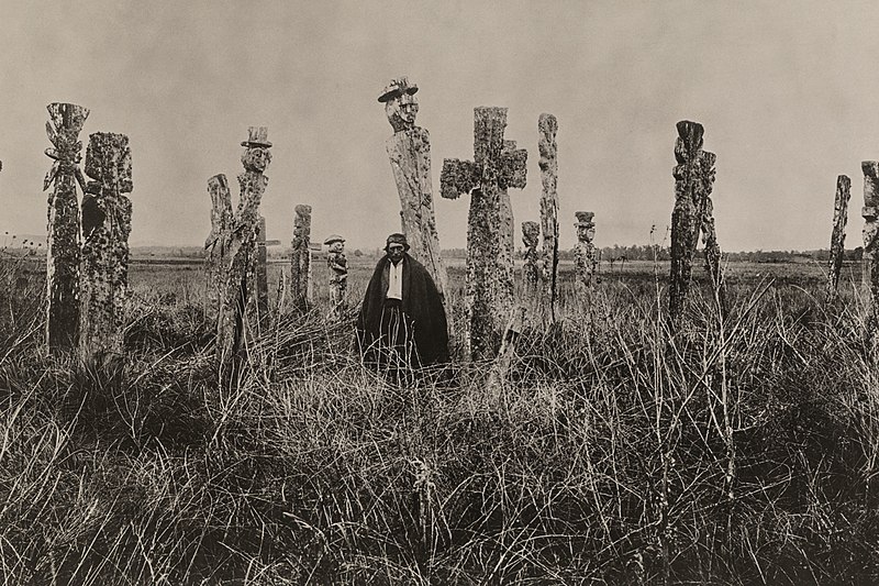 File:Araucanian man in graveyard.jpg