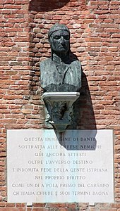 Français : Buste de Dante Alighieri et plaque en son honneur, sur le mur de l'Arsenal de Venise