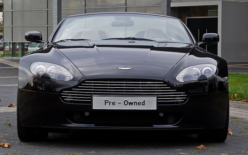 File:Aston Martin V8 Vantage Roadster (Facelift) – Frontansicht, 26. Oktober 2012, Düsseldorf.jpg