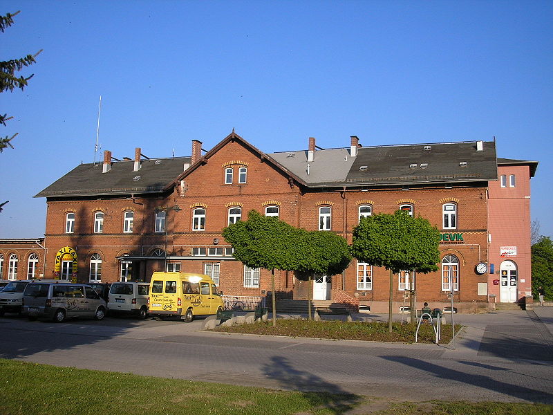 File:Bahnhof Ilmenau2.JPG