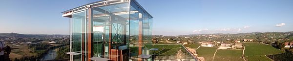 Barbaresco, panorama dalla torre medioevale su Langhe e Roero