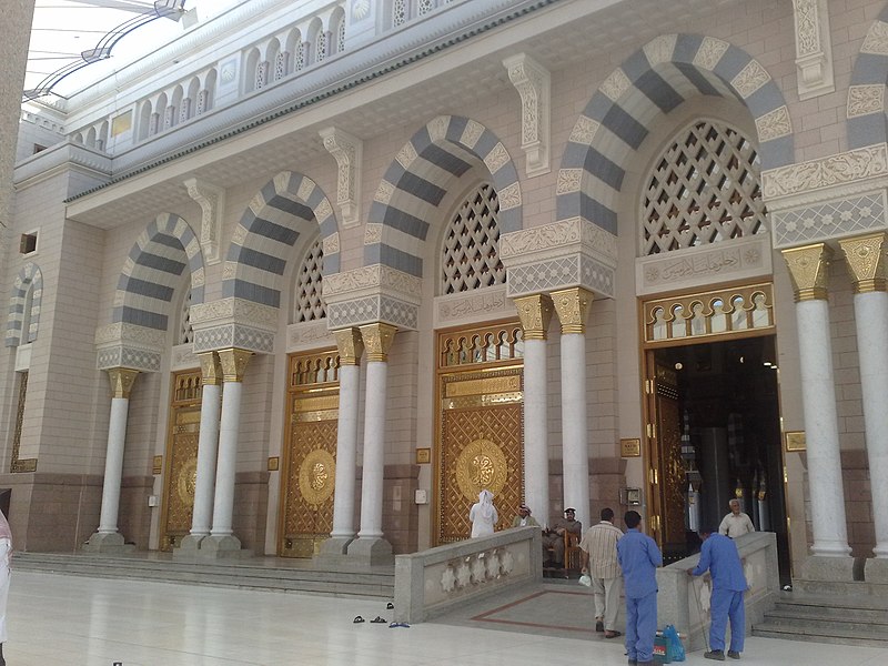 File:Beautiful Door's of Masjid Nabiv, Medina Munawara - panoramio.jpg