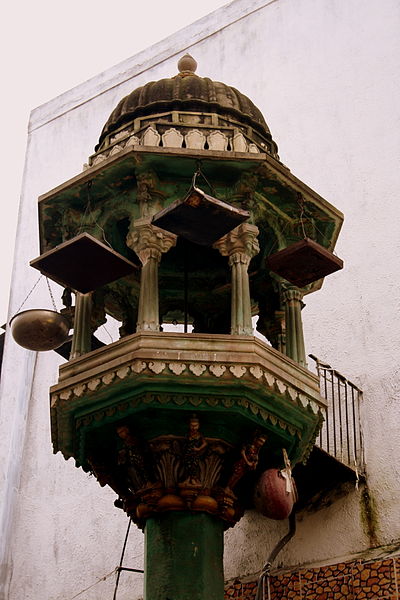 File:Bird feeders (Chabutaras).jpg