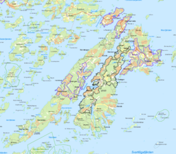 Byens grænser 2015 i sort. 
 Nærliggende småbyers grænser i blåt.