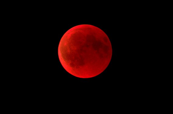 Blood moon inside Earth's umbra during the July 27, 2018 total eclipse.