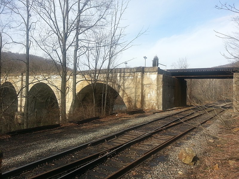 File:Bloomington Viaduct.jpg