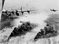 B-24s over Ploiești tussen rook en luchtafweergeschut