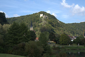 Tachenstein Castle ruins - view of the ruins over Riedenburg from the southeast