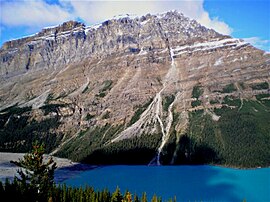 Caldron Zirvesi ve Peyto Gölü.jpg