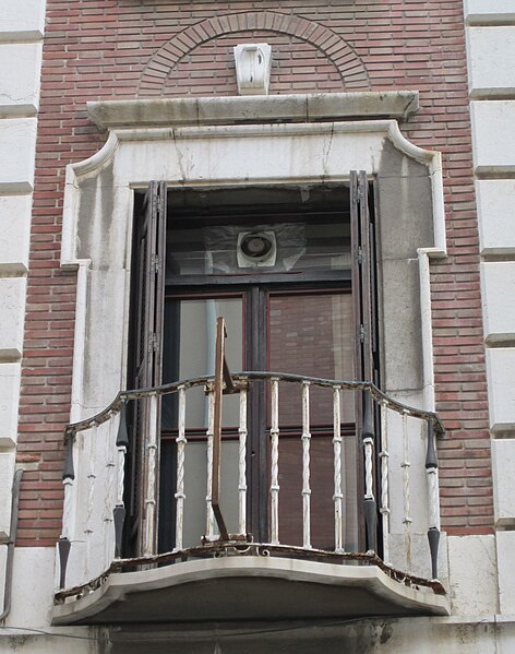 File:Calle Martínez, Málaga - balcony.jpg