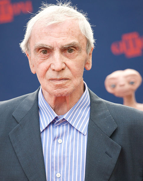Italian special effects artist Carlo Rambaldi created E.T.'s design.