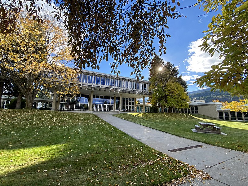 File:Castlegar Campus 1.jpg