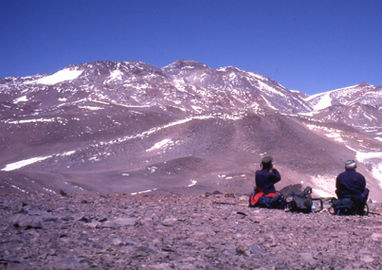 Vue du pic Walter Penck I, point culminant du volcan Nacimientos (6 669 m).