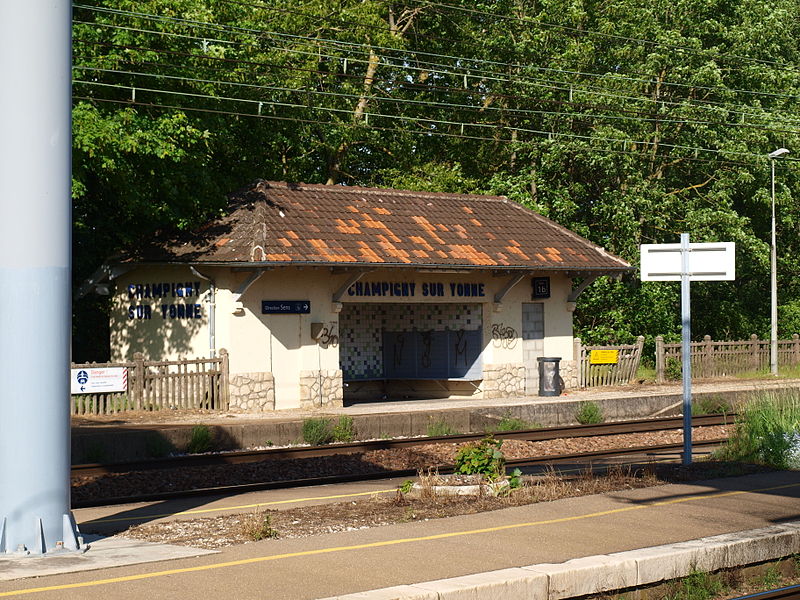 File:Champigny-sur-Yonne-FR-89-gare-06.jpg