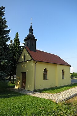 Kapelle des Heiligen Johannes des Täufers in Menhartice, Bezirk Třebíč.JPG