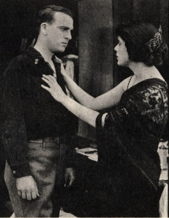 The Firefly of Tough Luck (1917) : Charles Gunn et Alma Rubens