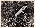 Bei seiner Landung in England wurde Lindbergh begeistert empfangen.
