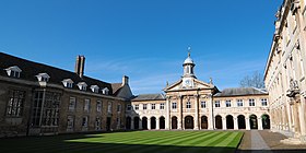 Cmglee Cambridge Emmanuel College Front Court.jpg
