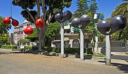 Ejecutores y ejecutados de Xavier Corberó, Rambla de Santa Cruz