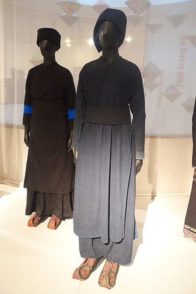 File:Costume, Tay, Cao Bang, 1962, handmade cotton, indigo - Vietnamese Women's Museum - Hanoi, Vietnam - DSC03864.JPG
