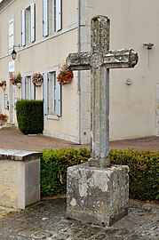 Croix à Bessais-le-Fromental