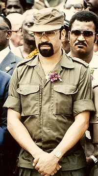 'Legerleider' Desi Bouterse, voormalig dictator van Suriname bij een parade in 1985