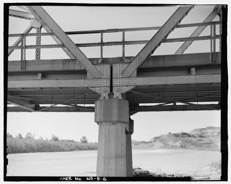 File:Detail view of stationary bearings, east side - Lost Bridge, Spanning Little Missouri River, twenty-three miles north of Killdeer, ND, on State Highway No. 22, Killdeer, Dunn County, ND HAER ND-8-6.tif