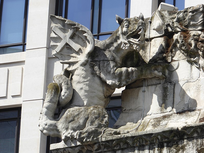 File:Dragon on the Monument.JPG
