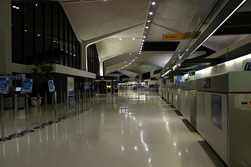 File:EWR Terminal A 2005 night.jpg