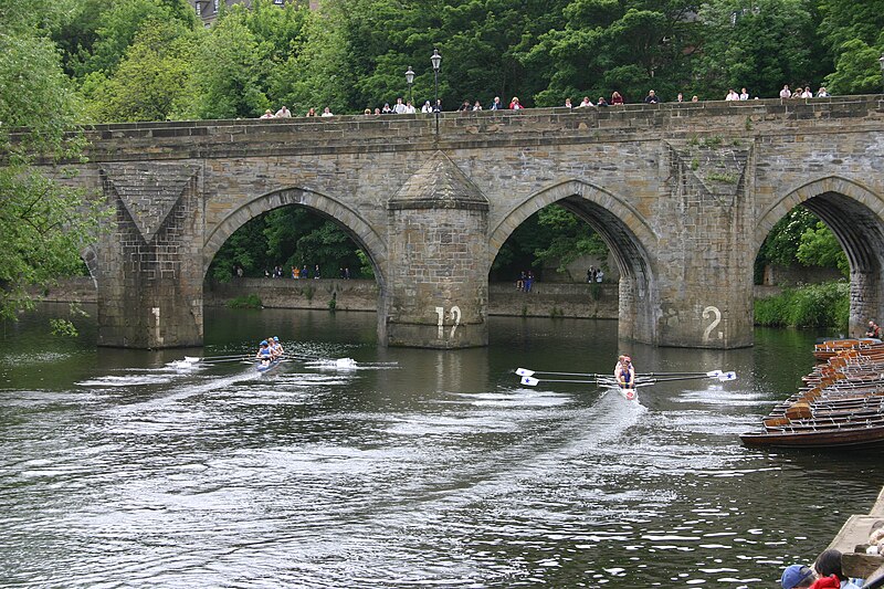 File:Elvet Bridge at the Durham Regatta.jpg