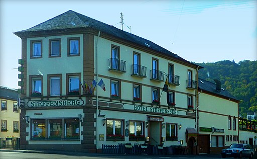 Enkirch - Hotel Steffensberg, Brunnenplatz 1 - panoramio