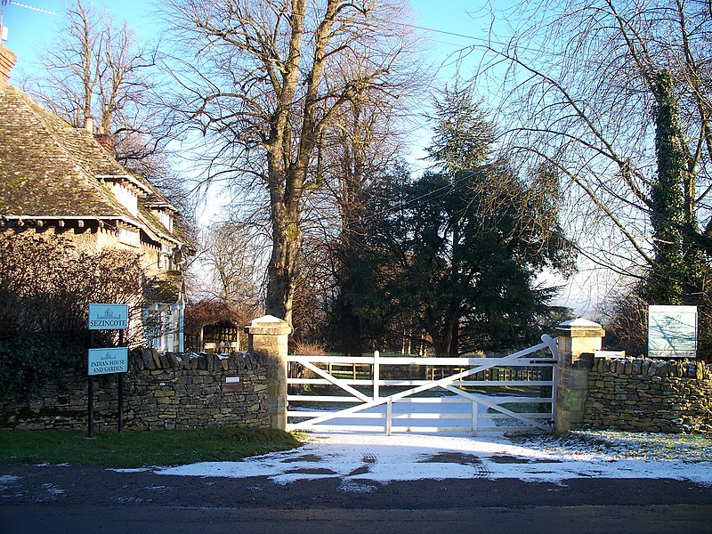 File:Entrance to Sezincote House - geograph.org.uk - 1671679.jpg