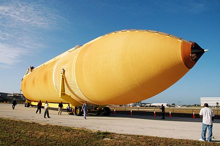 Самая большая 6. Топливный бак Space Shuttle. Огромная ракета. Гигантская ракета. Самая большая ракета.