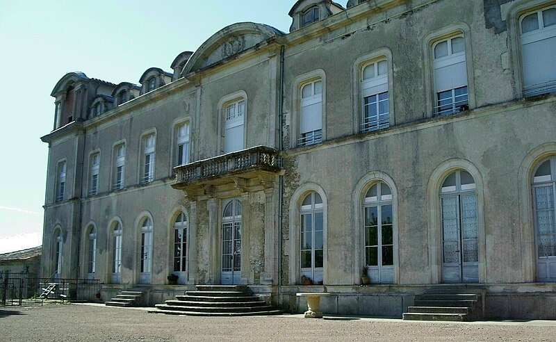 File:Facade du Chateau de Fendeille.jpg