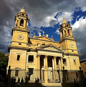 Fachada catedral de pamplona.jpg