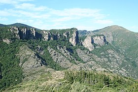 Vista sulle scogliere di Olque e la montagna di Marcou.