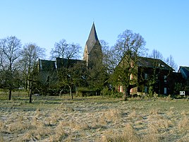 Field church with rectory and court linden tree