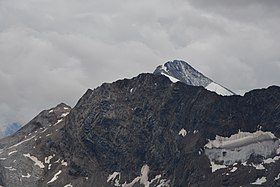 Вид на Феннерегг (на переднем плане) и более высокий Ленкштайн (на заднем плане). Вид от горы Хохгалль.