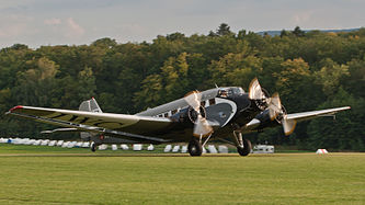 English: Ju-Air Junkers Ju-52/3mg4e (reg. HB-HOS, cn 6580, built in 1939). Engine: 3 × BMW 9 cylinder rotary engine. Deutsch: Ju-Air Junkers Ju-52/3mg4e (Reg. HB-HOS, cn 6580, Baujahr 1939). Motor: 3 × BMW 9 Zylinder Sternmotor.