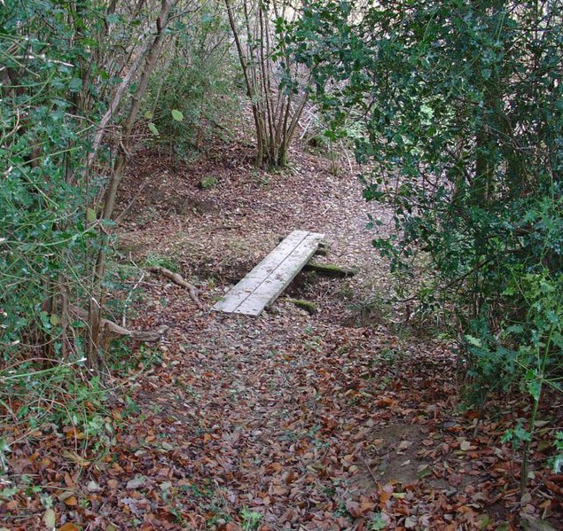 File:Footbridge on Public Footpath between Nuthurst Church and Lockyers Farm - geograph.org.uk - 86082.jpg