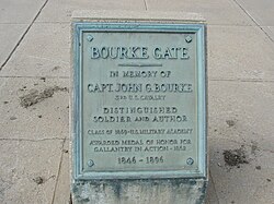Fort Omaha, plaketa Bourke Gate.jpg