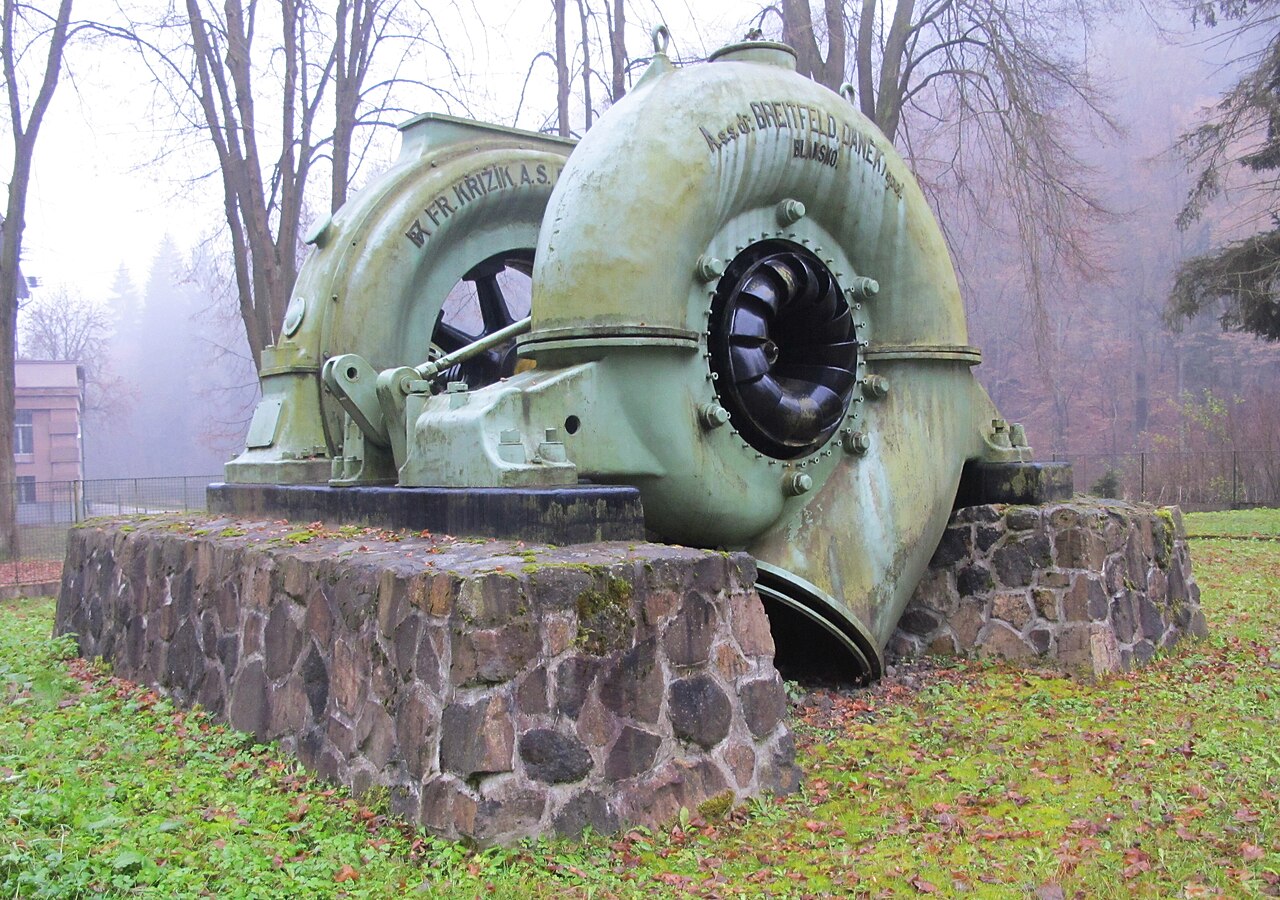 File:Francis turbine, small hydropower station in Spalov ...